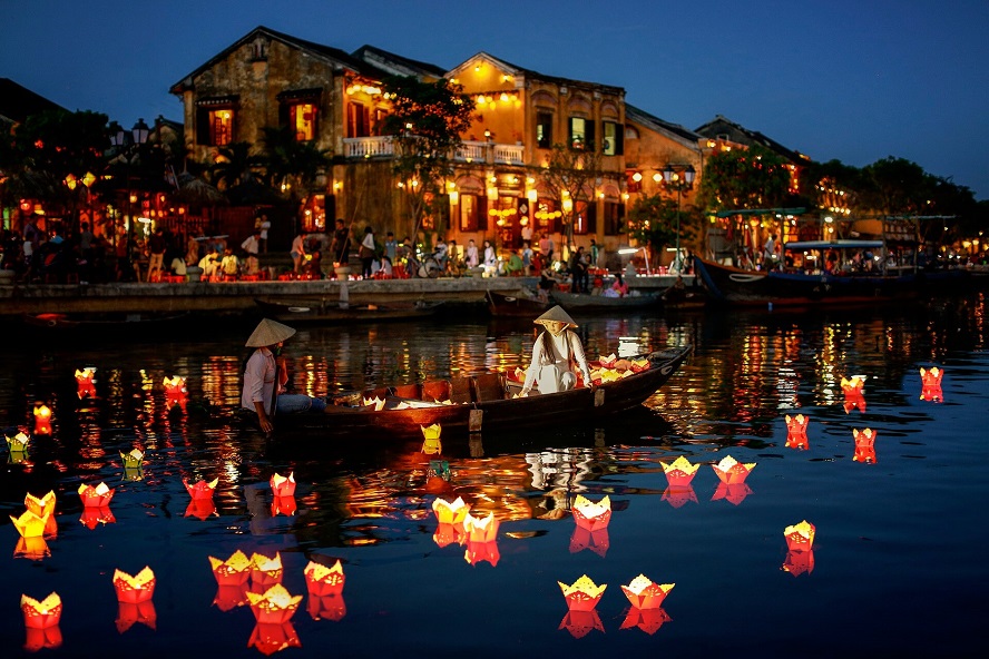 Hoi An Lantern Festival 2025 – Dates, Tips & Where to Stay image gallery 1